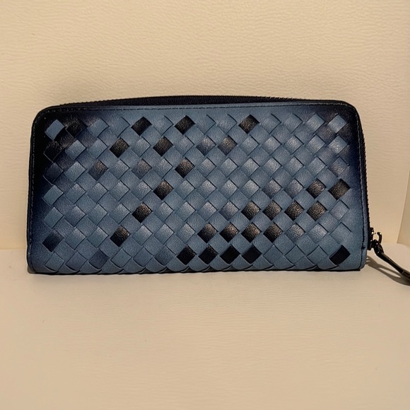 Blue clutch wallet; room for everything you need - Picture 1 of 3